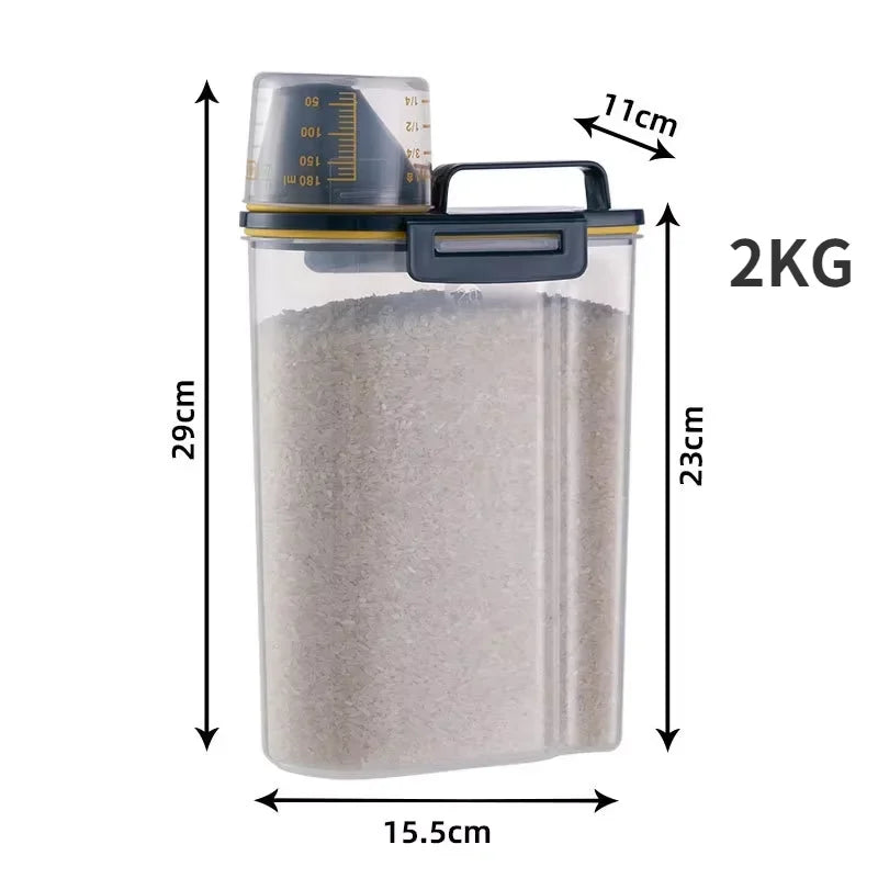 Cubo de comida para perros y gatos, tanque de almacenamiento de plástico con taza medidora, contenedor sellado a prueba de humedad, accesorios para suministros para mascotas, 1,5 kg/2kg